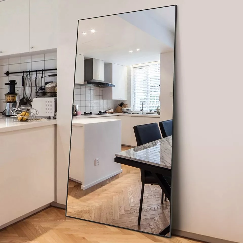 Espejos de pared grandes a prueba de explosiones Dormitorio de longitud completa Soporte de piso con marco de aluminio Espejo dorado
