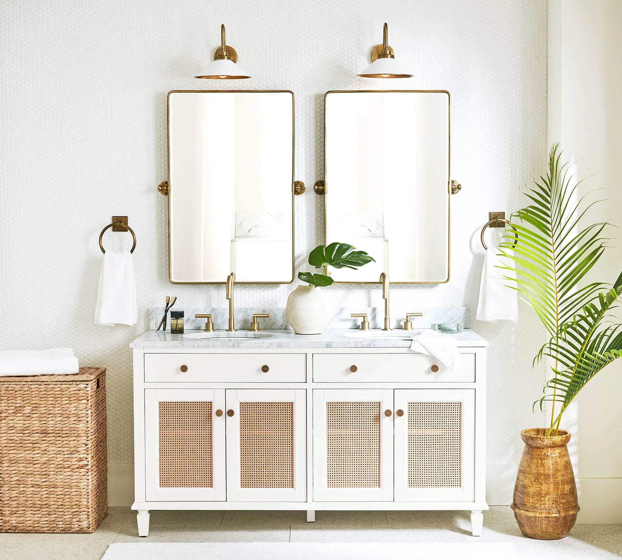 Venta al por mayor, espejo personalizado de lujo moderno para el hogar, espejo de tocador de baño para baño a la venta