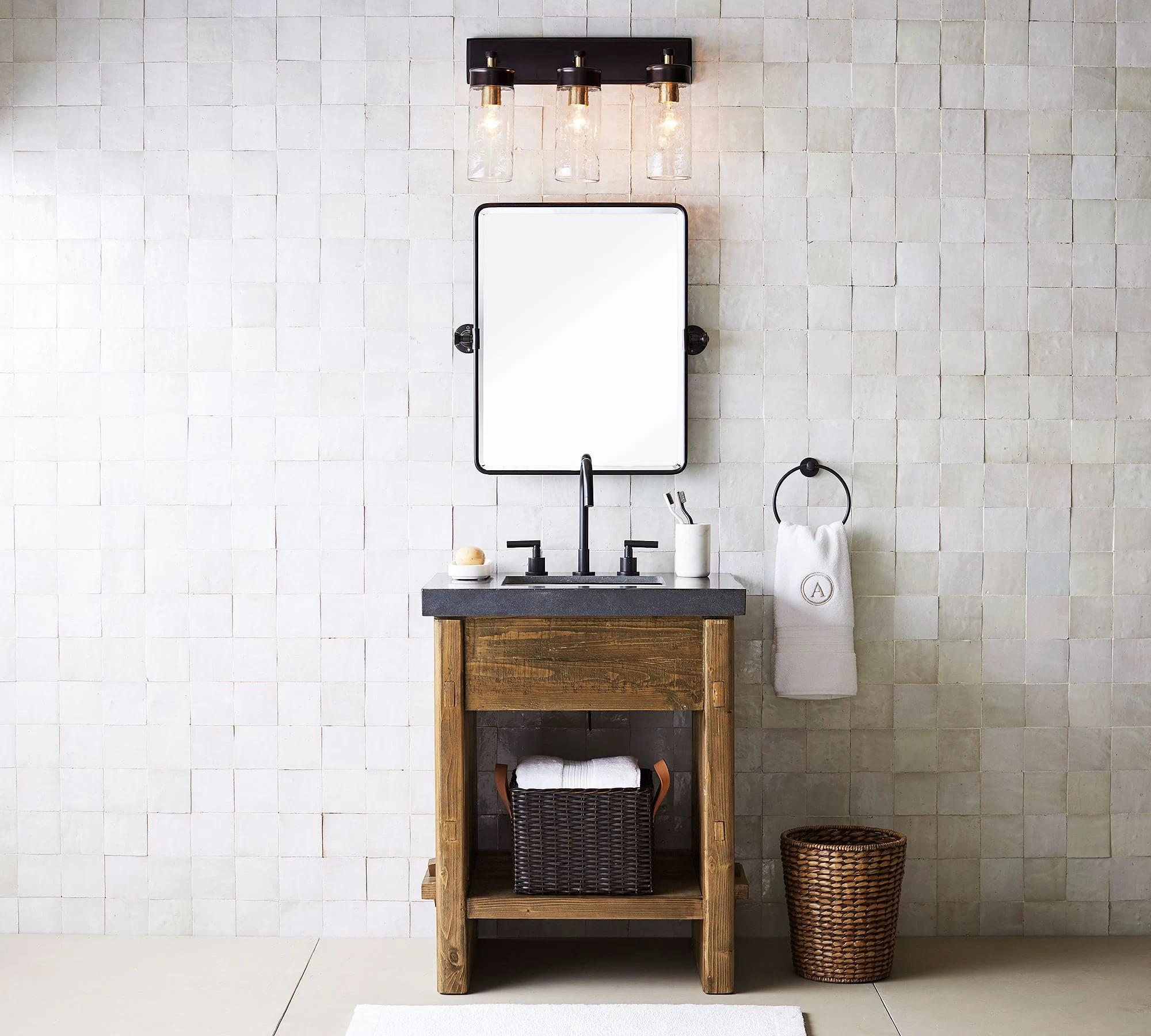 Elegante espejo de baño de lujo moderno con decoración de pared de hotel, espejo de baño personalizado